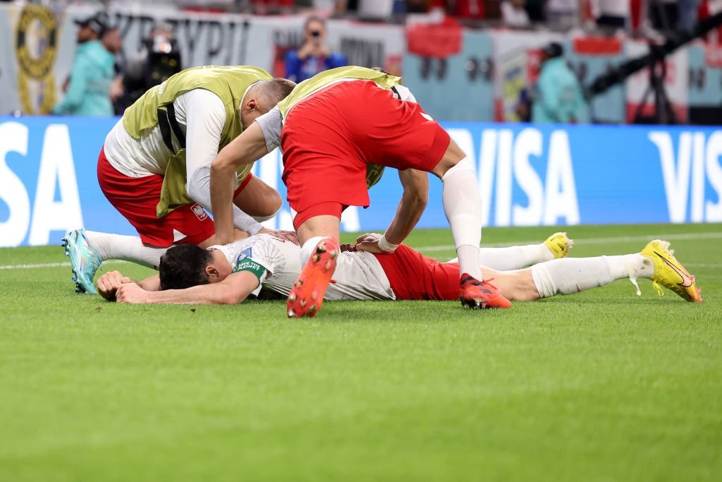 Lewandowski bật khóc sau bàn thắng đầu tiên ở World Cup 3